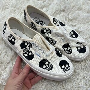 Vans Authentic 44 DX - Needlepoint/ Skulls - NWT- size Men’s 8 Women’s size 9.5